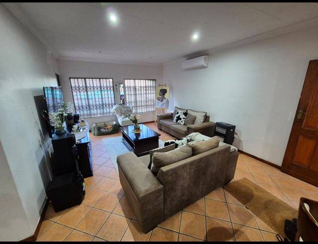 2 BEDROOM TOWNHOUSE FOR SALE IN FLORAUNA
